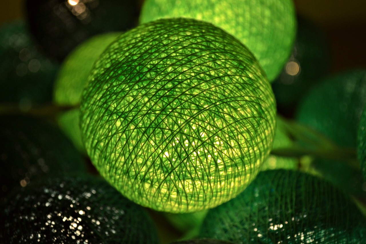 https://pixabay.com/fr/photos/no%c3%abl-bulbes-de-no%c3%abl-boules-de-no%c3%abl-1086900/
